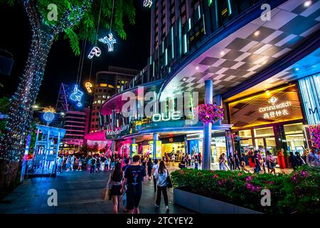 Weihnachtsbeleuchtung und Dekoration entlang der Orchard Road, Singapur. Stockfoto