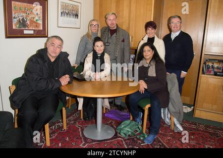 Sean Kennedy, Kelly Barker, Dr. Anna Kennedy OBE, Lisa Robins, Tally North, Steven Smith, Sir Robert Buckland, das Team von AKO im Portcullis House trifft Sir Robert Buckland, Vorsitzender der Parlamentsgruppe für Autismus. (Terry Scott/SPP) Stockfoto