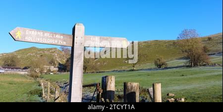 Wegweiser auf einem Weg zwischen Earl Sterndale und Chrome Hill und Hollinsclough Village Stockfoto