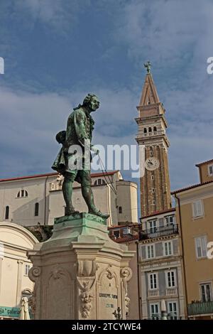 Statue von Giuseppe Tartini, Violinist, Rathaus in der Nähe, Tartini-Platz, Piran, Slowenien Stockfoto