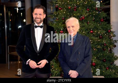 Matthias Killing und Jose Carreras bei der 29. JosÃ Carreras Gala 2023 in der Medienstadt Leipzig. Leipzig, 14.12.2023 *** Matthias Killing und Jose Carreras auf der 29 JosÃ Carreras Gala 2023 in der Medienstadt Leipzig Leipzig, 14 12 2023 Foto:XF.xKernx/xFuturexImagex carreras Gala 3205 Stockfoto