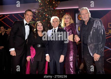 Sven Lorig, Marianne Rosenberg, Jose Carreras, Stephanie Müller-Spirra und Johnny Logan bei der 29. JosÃ Carreras Gala 2023 in der Medienstadt Leipzig. Leipzig, 14.12.2023 *** Sven Lorig, Marianne Rosenberg, Jose Carreras, Stephanie Müller Spirra und Johnny Logan bei der 29 JosÃ Carreras Gala 2023 in der Medienstadt Leipzig Leipzig, 14 12 2023 Foto:XF.xKernx/xFuturexImagex carreras Gala 3388 Stockfoto