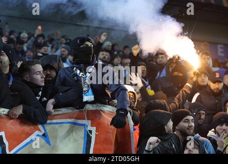 Brighton and Hove, England, 14. Dezember 2023. Marseille-Fans beim Spiel der UEFA Europa League im AMEX-Stadion, Brighton und Hove. Der Bildnachweis sollte lauten: Paul Terry / Sportimage Credit: Sportimage Ltd/Alamy Live News Stockfoto