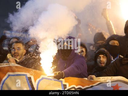 Brighton and Hove, England, 14. Dezember 2023. Marseille-Fans beim Spiel der UEFA Europa League im AMEX-Stadion, Brighton und Hove. Der Bildnachweis sollte lauten: Paul Terry / Sportimage Credit: Sportimage Ltd/Alamy Live News Stockfoto