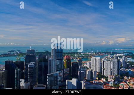 CBD-Viertel von Singapur mit dem Hafen in der Ferne Stockfoto