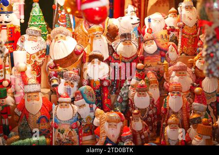 Russische Puppen zum Verkauf, Nagy Csarnok, große Markthalle, Budapest, Ungarn Stockfoto
