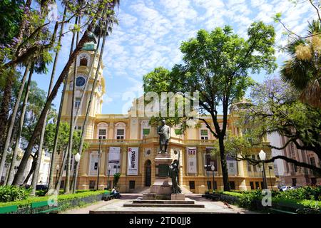 PORTO ALEGRE, BRASILIEN - 26. NOVEMBER 2023: Alfandega-Platz in Porto Alegre, Rio Grande do Sul, Brasilien Stockfoto