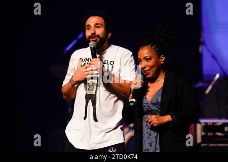 Dezember 2023, Sao Paulo, Sao Paulo, Brasilien: Sao Paulo (SP), 12/15/2023 - SHOW/BENEFICENTE/JUNTOSPELOMINGAU/SP - Juliana und Murilo Couto sind Moderatoren der Shows zugunsten von Rinaldo Oliveira Amaral, Mingau, der nach einem Vorfall im September in Paraty in Sao Paulo ins Krankenhaus eingeliefert wird und bald in eine Rehabilitationsklinik gehen wird. Organisiert von der Tochter des Künstlers, Isabella Aglio Amaral, Bebel, verspricht die Veranstaltung einen einzigartigen Abend voller Musik und Tribut, der darauf abzielt, Mittel für die Genesung des Bassisten der Gruppe Ultraje a rigor zu sammeln, der im Teatro Bradesco stattfindet Stockfoto