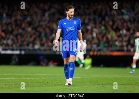 Sevilla, Spanien. Dezember 2023. Ben Davies (26) von Rangers, die während des Spiels der UEFA Europa League zwischen Real Betis und Rangers im Estadio Benito Villamarin in Sevilla gesehen wurden. (Foto: Gonzales Photo - Andres Gongora). Quelle: Gonzales Photo/Alamy Live News Stockfoto