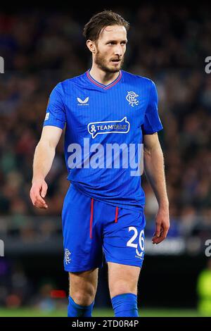 Sevilla, Spanien. Dezember 2023. Ben Davies (26) von Rangers, die während des Spiels der UEFA Europa League zwischen Real Betis und Rangers im Estadio Benito Villamarin in Sevilla gesehen wurden. (Foto: Gonzales Photo - Andres Gongora). Quelle: Gonzales Photo/Alamy Live News Stockfoto