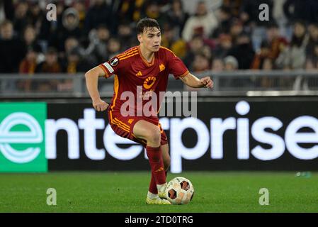 Niccolo’ Pisilli (AS Roma); während des Fußballspiels der UEFA Europa League 2023-2024 zwischen AS Roma und FC Sheriff Tiraspol Gruppe G im Olympiastadion in Rom am 14. Dezember 2023. Quelle: Independent Photo Agency Srl/Alamy Live News Stockfoto