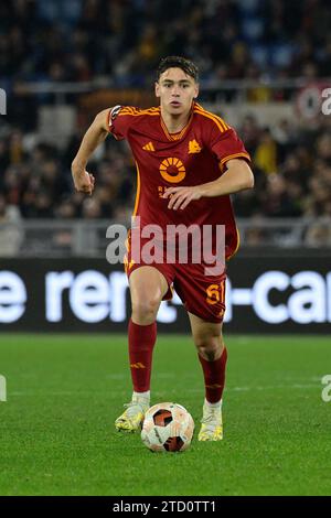 Niccolo’ Pisilli (AS Roma); während des Fußballspiels der UEFA Europa League 2023-2024 zwischen AS Roma und FC Sheriff Tiraspol Gruppe G im Olympiastadion in Rom am 14. Dezember 2023. Quelle: Independent Photo Agency Srl/Alamy Live News Stockfoto