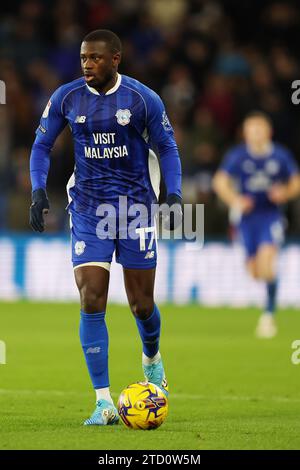 Jamilu Collins aus Cardiff City in Aktion. EFL Skybet Championship Match, Cardiff City gegen Birmingham City im Cardiff City Stadium in Cardiff, Wales am Mittwoch, 13. Dezember 2023. Dieses Bild darf nur für redaktionelle Zwecke verwendet werden. Nur redaktionelle Verwendung, Bild von Andrew Orchard/Andrew Orchard Sportfotografie/Alamy Live News Stockfoto