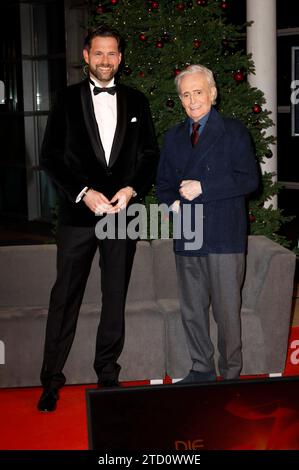 Matthias Killing und Jose Carreras bei der 29. JosÃ Carreras Gala 2023 in der Medienstadt Leipzig. Leipzig, 14.12.2023 *** Matthias Killing und Jose Carreras auf der 29 JosÃ Carreras Gala 2023 in der Medienstadt Leipzig Leipzig, 14 12 2023 Foto:XM.xKremerx/xFuturexImagex carreras Gala 3441 Stockfoto