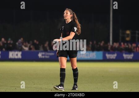 Everton gegen Liverpool - Women's Continental League Cup LIVERPOOL, ENGLAND - 13. DEZEMBER: Schiedsrichter. Melissa Burgin spielte beim Women's Continental League Cup Spiel zwischen Everton und Liverpool am 13. Dezember 2023 im Walton Hall Park in Liverpool. (Foto Alan Edwards für F2images) Stockfoto