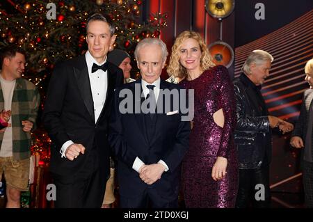 Sven Lorig, Jose Carreras und Stephanie Müller-Spirra bei der 29. JosÃ Carreras Gala 2023 in der Medienstadt Leipzig. Leipzig, 14.12.2023 *** Sven Lorig, Jose Carreras und Stephanie Müller Spirra auf der 29 JosÃ Carreras Gala 2023 in der Medienstadt Leipzig Leipzig, 14 12 2023 Foto:XM.xKremerx/xFuturexImagex carreras Gala 3579 Stockfoto