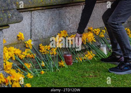 Mahnwache für die Ukraine nach der russischen Invasion der Ukraine im Jahr 2022 in Truro, Cornwall. Stockfoto