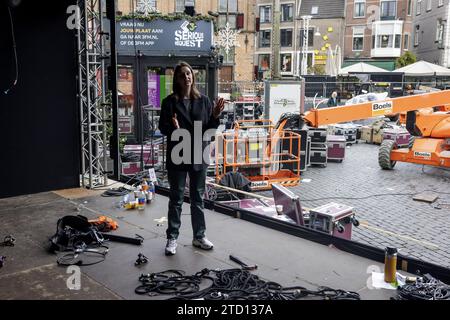 NIJMEGEN - 3FM DJ Sophie Hijlkema gibt eine Führung durch das Glashaus auf dem Grote Markt. Der Radiosender NPO 3FM setzt sich mit Serious Request für die als Netherlands Foundation ein. ANP MARCEL KRIJGSMAN niederlande raus - belgien raus Stockfoto