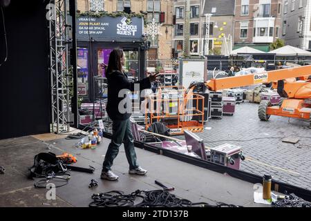 NIJMEGEN - 3FM DJ Sophie Hijlkema gibt eine Führung durch das Glashaus auf dem Grote Markt. Der Radiosender NPO 3FM setzt sich mit Serious Request für die als Netherlands Foundation ein. ANP MARCEL KRIJGSMAN niederlande raus - belgien raus Stockfoto