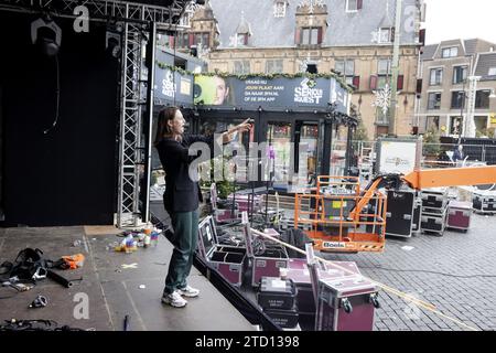 NIJMEGEN - 3FM DJ Sophie Hijlkema gibt eine Führung durch das Glashaus auf dem Grote Markt. Der Radiosender NPO 3FM setzt sich mit Serious Request für die als Netherlands Foundation ein. ANP MARCEL KRIJGSMAN niederlande raus - belgien raus Stockfoto