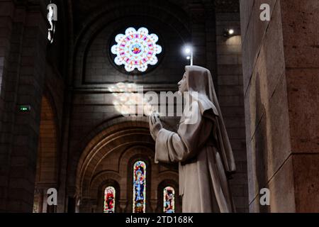 Das Innere der Basilika Sacré Coeur de Montmartre. Eines der meistbesuchten religiösen Denkmäler in Paris. Stockfoto
