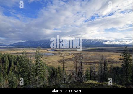 Blick auf das Kootenai River Valley, Blick auf die Purcell Mountains, im Herbst. Boundary County, North Idaho. (Foto: Randy Beacham) Stockfoto