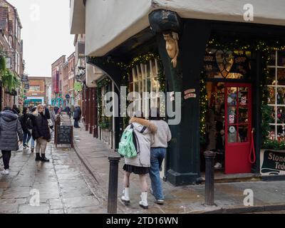 Der Teddy Bear Shop an der Ecke Stonegate und Little Stonegate York Stockfoto