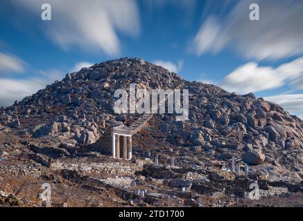 Tempel von isis und Mount Kynthos, Delos, Griechenland Stockfoto