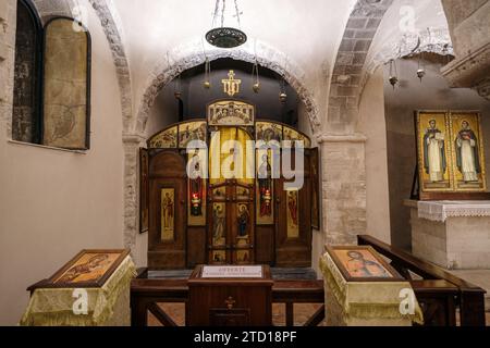 In der Krypta der Päpstlichen Basilika St. Nikolaus in Bari, in der Region Apulien in Süditalien Stockfoto