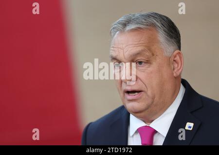 (231215) -- BRÜSSEL, 15. Dezember 2023 (Xinhua) -- Ungarns Premierminister Viktor Orban spricht während eines Treffens der Staats- und Regierungschefs der Europäischen Union (EU) in Brüssel, Belgien, am 14. Dezember 2023 vor den Medien. Charles Michel, Präsident des Europäischen Rates, schlug ein Paket von 50 Milliarden Euro (54,63 Milliarden US-Dollar) vor, um die langfristige Stabilität der Ukraine zu gewährleisten. Während dieser Vorschlag von den meisten EU-Mitgliedstaaten unterstützt wird, steht Ungarn dagegen. (Xinhua/Zhao Dingzhe) Stockfoto