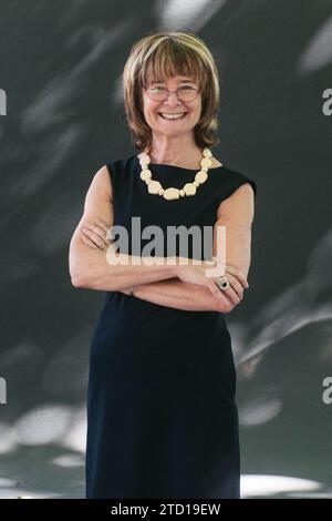 Britische Schriftstellerin, Journalistin, Broadcaster und Kritiker Sarah Dunant besucht einen Fotoauftrag während des Edinburgh International Book Festival am 12. August, 2. Stockfoto