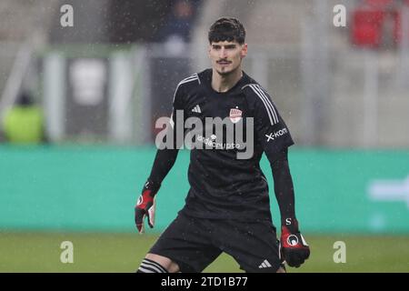 Vladan Kovacevic aus Rakow Tschenstochau wurde während des Fußballspiels der UEFA Europa League 2023/2024 zwischen Rakow Tschenstochau und Atalanta im ArcelorMittal Park gesehen. Endpunktzahl: Rakow Czestochowa 0:4 Atalanta. Stockfoto