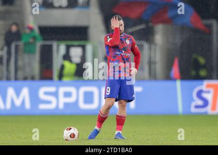 Lukasz Zwolinski aus Rakow Tschenstochau wurde während des Fußballspiels der UEFA Europa League 2023/2024 zwischen Rakow Tschenstochau und Atalanta im ArcelorMittal Park gesehen. Endpunktzahl: Rakow Czestochowa 0:4 Atalanta. Stockfoto