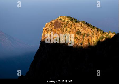 Entdecken Sie die Schönheit Saudi-Arabiens. Außergewöhnliche Landschaft der Asir Berge, Sarawat Gebirge in Billasmar Gebiet. Stockfoto