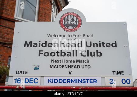 Maidenhead, Berkshire, Großbritannien. Dezember 2023. Kabinettsmitglieder des Royal Borough of Windsor & Maidenhead haben einstimmig dagegen gestimmt, dass der Maidenhead United Football Club von der York Road in Maidenhead Town Centre in den Braywick Park in Maidenhead, Berkshire, umziehen darf. Es folgten zwei Petitionen, eine für den Umzug und eine dagegen. Bei ihrer Entscheidung zitierten die Councillors den Verlust von Freiflächen, den es bedeuten würde, wenn der Club nach Braywick Park verlegt würde. Quelle: Maureen McLean/Alamy Live News Stockfoto