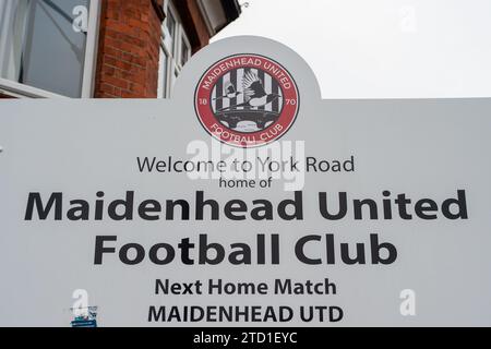 Maidenhead, Berkshire, Großbritannien. Dezember 2023. Kabinettsmitglieder des Royal Borough of Windsor & Maidenhead haben einstimmig dagegen gestimmt, dass der Maidenhead United Football Club von der York Road in Maidenhead Town Centre in den Braywick Park in Maidenhead, Berkshire, umziehen darf. Es folgten zwei Petitionen, eine für den Umzug und eine dagegen. Bei ihrer Entscheidung zitierten die Councillors den Verlust von Freiflächen, den es bedeuten würde, wenn der Club nach Braywick Park verlegt würde. Quelle: Maureen McLean/Alamy Live News Stockfoto