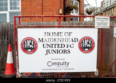 Maidenhead, Berkshire, Großbritannien. Dezember 2023. Kabinettsmitglieder des Royal Borough of Windsor & Maidenhead haben einstimmig dagegen gestimmt, dass der Maidenhead United Football Club von der York Road in Maidenhead Town Centre in den Braywick Park in Maidenhead, Berkshire, umziehen darf. Es folgten zwei Petitionen, eine für den Umzug und eine dagegen. Bei ihrer Entscheidung zitierten die Councillors den Verlust von Freiflächen, den es bedeuten würde, wenn der Club nach Braywick Park verlegt würde. Quelle: Maureen McLean/Alamy Live News Stockfoto