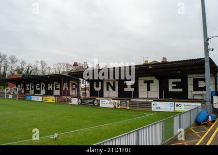 Maidenhead, Berkshire, Großbritannien. Dezember 2023. Kabinettsmitglieder des Royal Borough of Windsor & Maidenhead haben einstimmig dagegen gestimmt, dass der Maidenhead United Football Club von der York Road in Maidenhead Town Centre in den Braywick Park in Maidenhead, Berkshire, umziehen darf. Es folgten zwei Petitionen, eine für den Umzug und eine dagegen. Bei ihrer Entscheidung zitierten die Councillors den Verlust von Freiflächen, den es bedeuten würde, wenn der Club nach Braywick Park verlegt würde. Quelle: Maureen McLean/Alamy Live News Stockfoto