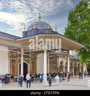 Istanbul, Türkei - 11. Mai 2023: Tor des Felicity im osmanischen Stil aus dem 16. Jahrhundert, Eingang zum dritten Innenhof des Topkapi-Palastes Stockfoto