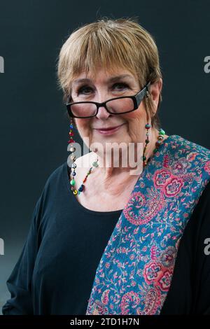 Die englische Journalistin und Fernsehmoderatorin Jenni Murray nimmt am 12. August 2017 an einem Fotogespräch während des Edinburgh International Book Festivals in Edinburgh Teil. Stockfoto