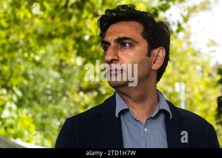 Tahir Abbas nimmt an einem Fotogespräch während des Edinburgh International Book Festivals am 12. August 2017 in Edinburgh Teil. Stockfoto