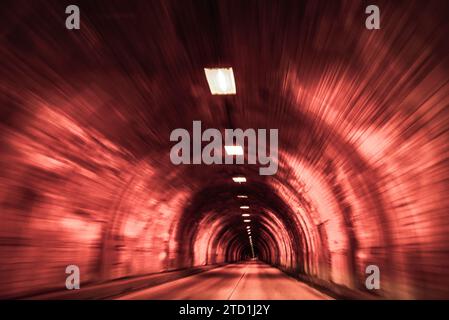 Highspeed im Wawona Tunnel im Yosemite National Park, Kalifornien Stockfoto