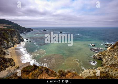 Die Pazifikküste vom Castle Rock Aussichtspunkt in der Nähe der Bixby Creek Bridge - Big Sur, Kalifornien Stockfoto