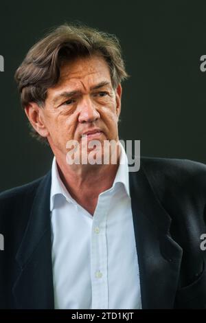 Robert McCrum nimmt an einem Fotogespräch während des Edinburgh International Book Festivals am August 2017 in Edinburgh Teil. Stockfoto