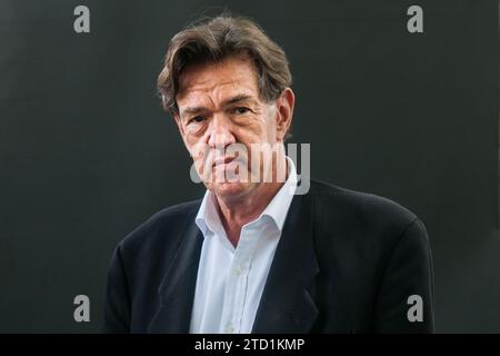 Robert McCrum nimmt an einem Fotogespräch während des Edinburgh International Book Festivals am August 2017 in Edinburgh Teil. Stockfoto