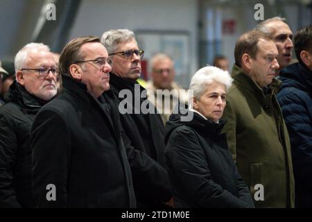 Rueckkehrerappell Deutsches Einsatzkontingent MINUSMA Mali Bundesverteidigungsminister Boris Pistorius und Dr. Marie-Agnes Strack-Zimmermann FDP beim Rueckkehrerappell für Soldatinnen und Soldaten des letzten Deutschen Einsatzkontingents MINUSMA mehrdimensionale integrierte Stabilisierungsmission der Vereinten Nationen in Mali, Wunstorf, 15.12.2023 Wunstorf Niedersachsen Deutschland *** Rückkehrappell Deutscher Missionsdienst MINUSMA Mali Bundesverteidigungsminister Boris Pistorius und Dr. Marie Agnes Strack Zimmermann FDP beim Rückkehrappell für Soldaten des letzten deutschen Missionskontingents MINUSMA U Stockfoto