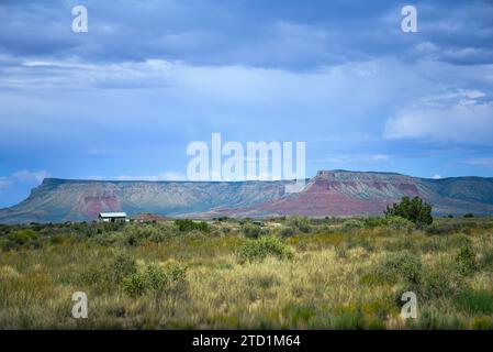 Ein einsames Haus auf den Feldern in den Bergen des Grand Canyon, Arizona Stockfoto