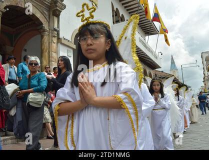 CUENCA-PREGON PASE NINO VIAJERO Cuenca,Ecuador 15 de diciembre de 2023 La manana de hoy se realizo el Pregon del Nino Viajero Navidad con Amor donde ninos,adultos,personas con diskapidades se vistieron con diferentes trajes navidenos en Honor al Nino Viajero. El desfile comenzo desde el parque de San Blas desde las 10:30 uhr recorriendo la calle Bolivar hasta llegar al parque Calderon. foto Boris Romoleroux/API. ACE-CUENCA-PREGONPASENIÃOVIAJERO-bbc41e59fc26f664a3f4f893a4508b10 *** CUENCA PREGON PASE NINO VIAJERO Cuenca, Ecuador 15. Dezember 2023 heute Morgen fand die Pregon der Nino Via statt Stockfoto