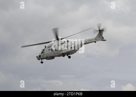 N-088, ein NH Industries NH-90NFH, das von der Royal Netherlands Navy betrieben wird, traf bei der RAF Fairford in Gloucestershire ein, um an der Royal International Air Tattoo 2023 (RIAT 23) teilzunehmen. Stockfoto