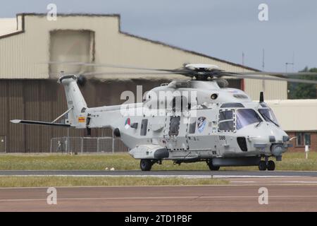 N-088, ein NH Industries NH-90NFH, das von der Royal Netherlands Navy betrieben wird, traf bei der RAF Fairford in Gloucestershire ein, um an der Royal International Air Tattoo 2023 (RIAT 23) teilzunehmen. Stockfoto